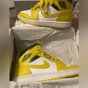 Women’s Air Jordan Low SE. Metallic Zinc (silver/gold) size 8.